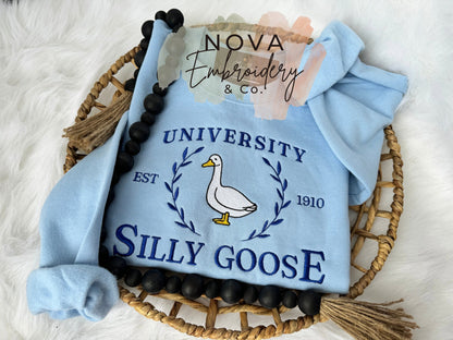 Silly Goose University Sweatshirt, Unisex Silly Goose University Swearer ,Funny Sweatshirt, Funny Gift ,Funny Goose Sweatshirt, Silly Goose